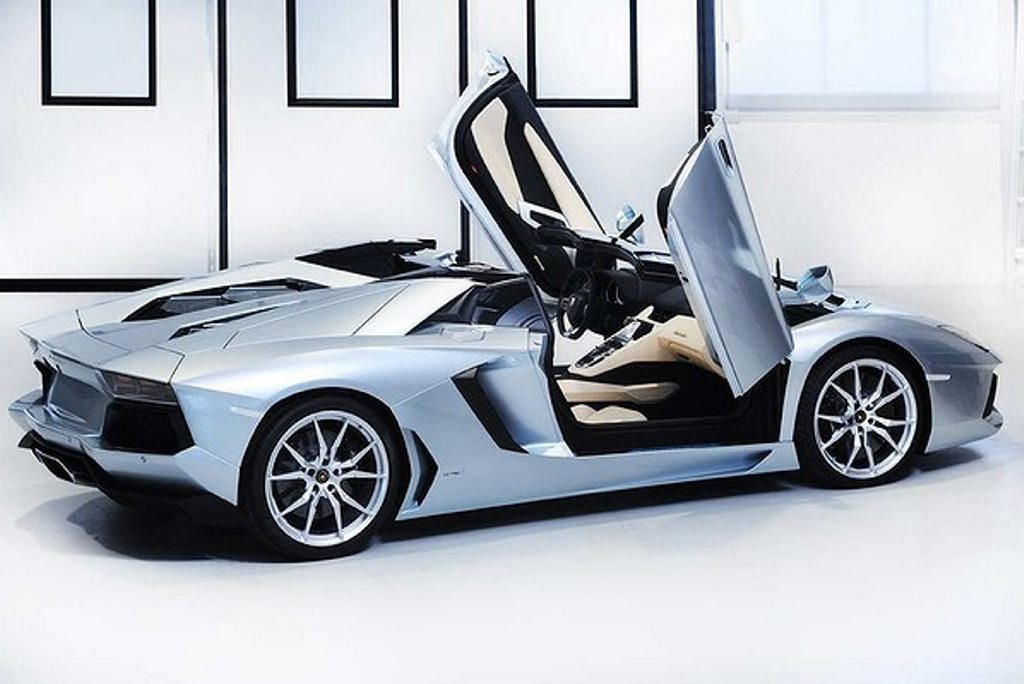 This is Lamborghini's fastest open top car to date – the spectacular 350kmh Aventador Roadster LP700-4.
This is Lamborghini's fastest open top car to date – the spectacular 350kmh Aventador Roadster LP700-4.